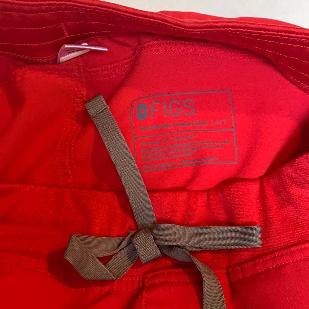 FIGS Pop red small TALL Kade scrub pants